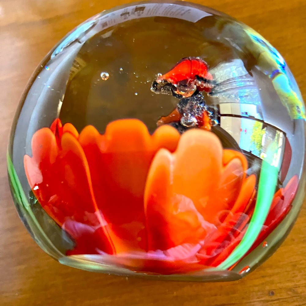 BUY NOW!!!!  Vintage PAPER WEIGHT WITH BUGS AND FLOWERS, 🐜🐜🐦‍🔥